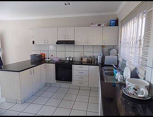 3 BEDROOM TOWNHOUSE RENTED IN PANORAMA PARK